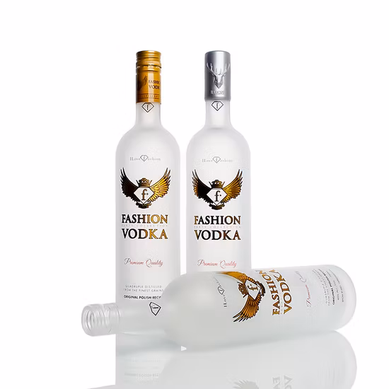 Logotipo de impressão fosco personalizado 750ml Vodka Whisky Brandy Gin Tequila Spirits Garrafa de vidro Garrafa de licor de vidro por atacado